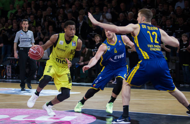 他们迅速进 他们迅速进