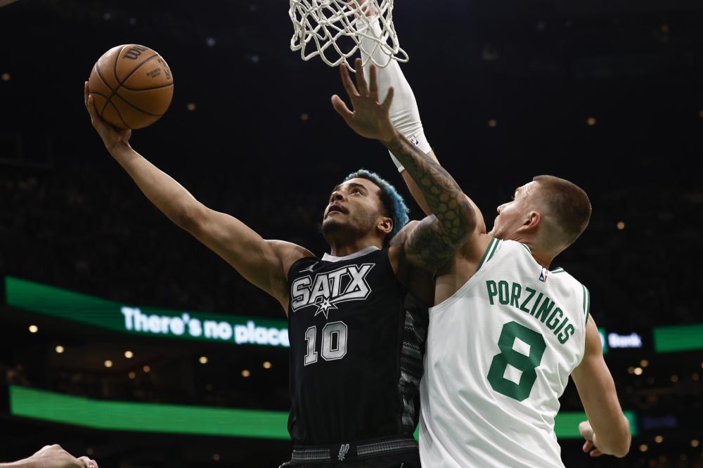 并展现出与 并展现出与