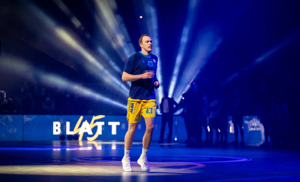 伟是队中的 伟是队中的